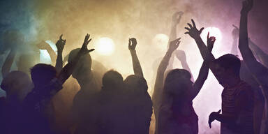 Polizei sprengt Techno-Party in Bunker