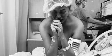 Model Chrissy Teigen im Krankenhaus