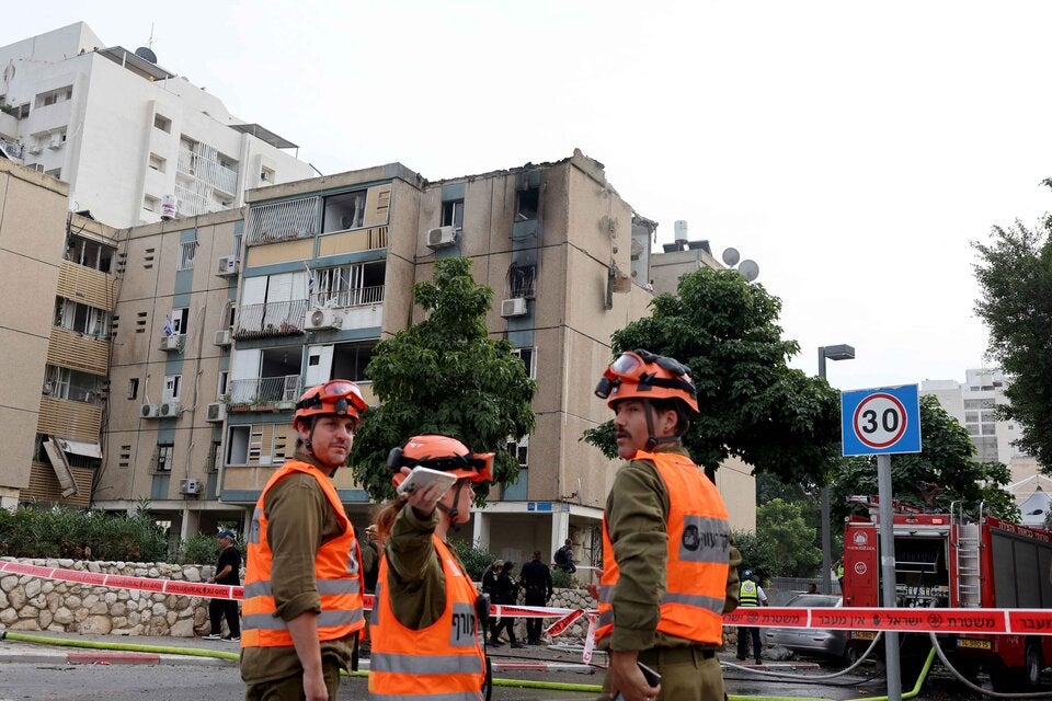 Drei Verletzte bei Einschlag einer Rakete in Tel Aviv