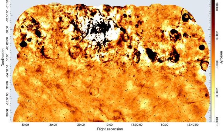 Teleios befindet sich am Rand des unteren Drittels, links neben der Mitte in Form eines nahezu perfekten Kreises. 