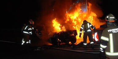 Held rettet Frauen aus brennendem Auto