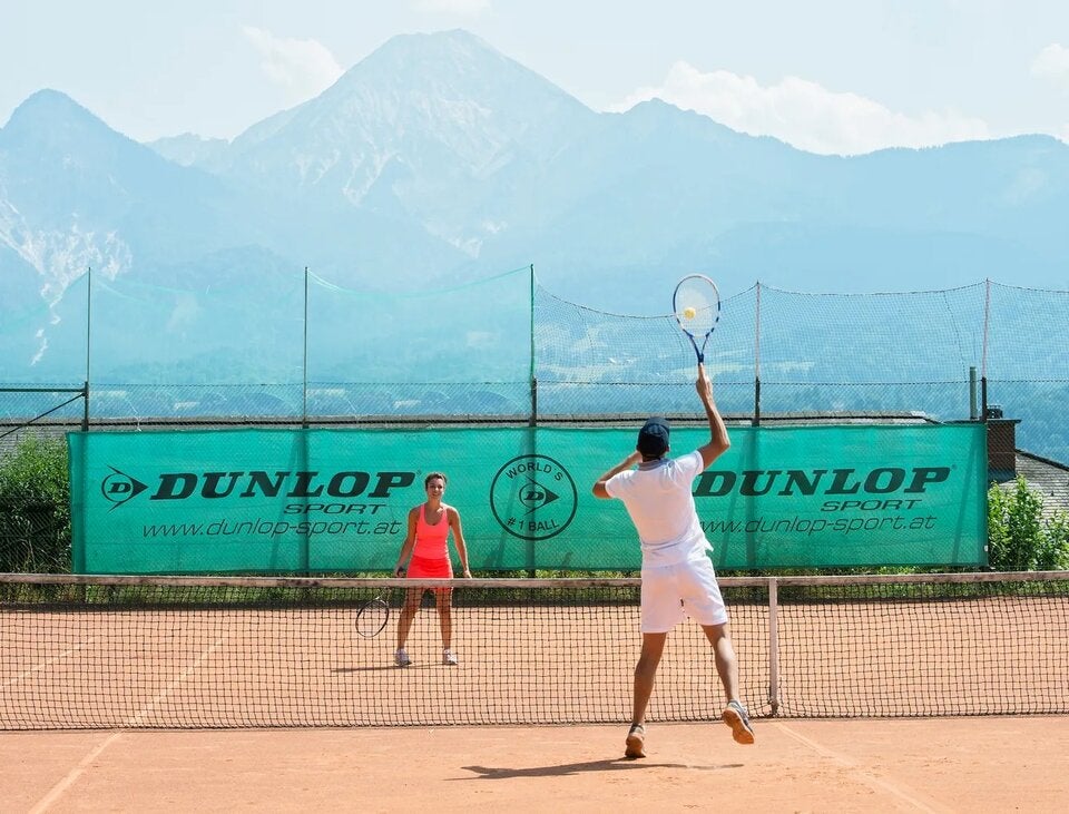 Karnerhof/Villach. Spielen mit Blick auf den Mittagskogel – Seitenwechsel ist Pflicht.