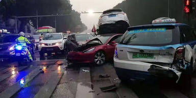 Tesla-Model-3-Fahrerin überlebt Horror-Crash