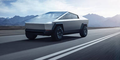 Tesla bringt den Cybertruck auf Schiene
