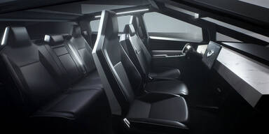 Tesla bringt den Cybertruck auf Schiene