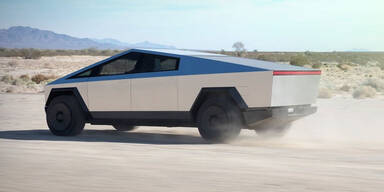 Tesla bringt den Cybertruck auf Schiene