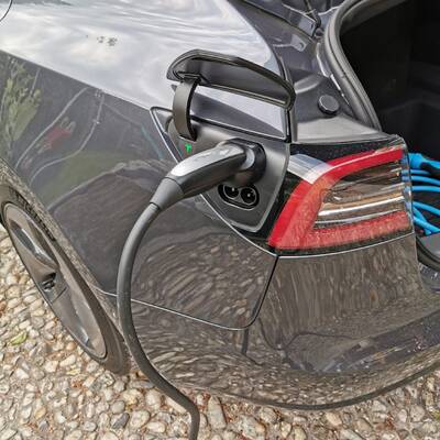 Model 3 AWD Long Range