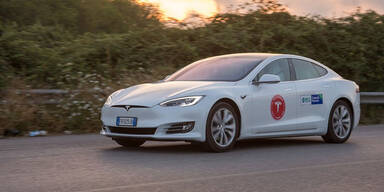 Tesla Model S: 1.078 km mit einer Akkuladung