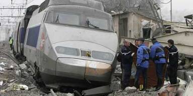 Französischer Super-Zug prallte auf LKW