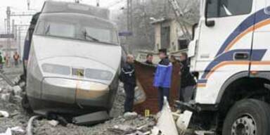 Französischer Super-Zug prallte auf LKW