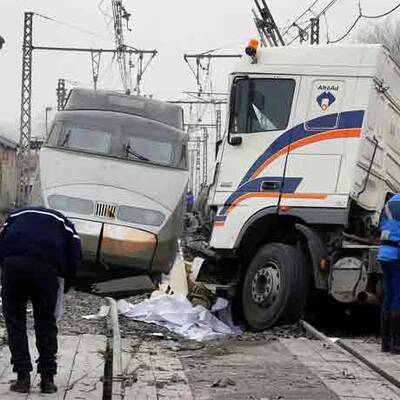 Französischer TGV prallte auf LKW
