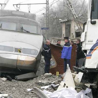 Französischer TGV prallte auf LKW