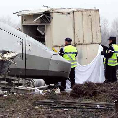Französischer TGV prallte auf LKW