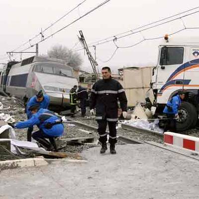 Französischer TGV prallte auf LKW