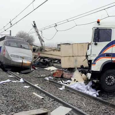 Französischer TGV prallte auf LKW