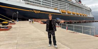 Magier aus N&Ouml; verzaubert als erster &Ouml;sterreicher 4.400 Passagiere der &bdquo;Disney Treasure&ldquo;