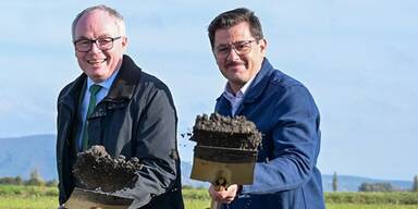 LHStv Pernkopf und CEO Erasim bei einem vergangenen Spatenstich&nbsp;