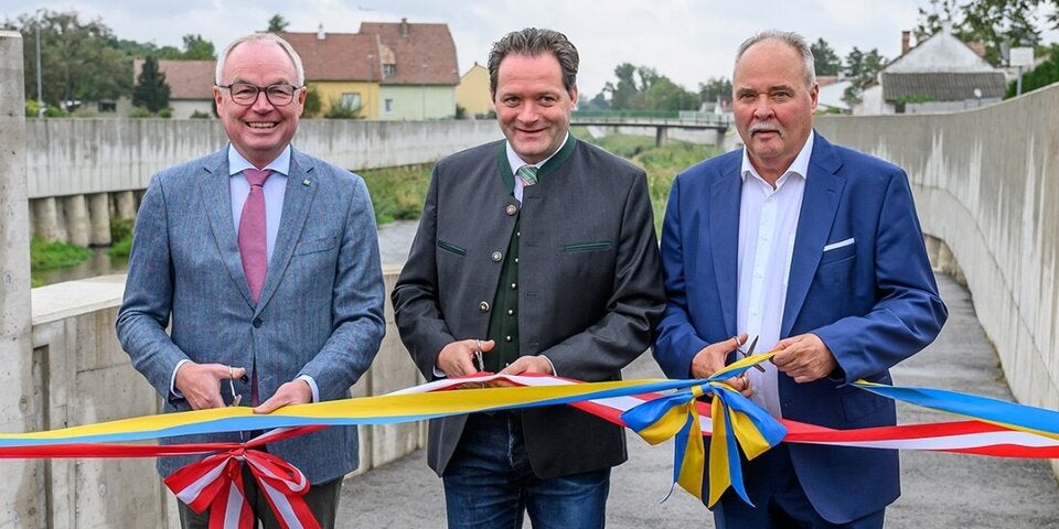 Feierliche Eröffnung in Zwölfaxing.