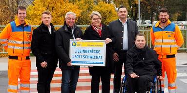 Felix Reischer (Br&uuml;ckenmeisterei Alland), Philipp Glinz (N&Ouml; Stra&szlig;enbauabteilung 2 Tulln), NAbg. Werner Herbert (in Vertretung von LH-Stv. Udo Landbauer), Karin Baier (B&uuml;rgermeisterin Stadtgemeinde Schwechat), Michael Hornak (Stadtrat Schwechat), Patrick Angelli (Anrainer), Andreas Reschreiter (Br&uuml;ckenmeisterei Alland)&nbsp;