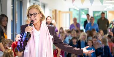 Mikl-Leitner auf Hochtouren: Heuer über 1.000 Termine und 90.000 Kilometer