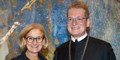 Landeshauptfrau Johanna Mikl-Leitner mit dem neuen Abt des Stiftes Melk, Ludwig Wenzel.&nbsp;