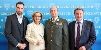 Von links nach rechts: Der Präsident der IV NÖ Kari Ochsner, Landeshauptfrau Johanna Mikl-Leitner, der NÖ Militärkommandant Georg Härtinger und der Präsident der WK NÖ Wolfgang Ecker. 