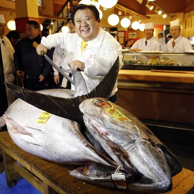 Der Restaurant-Betreiber Kiyoshi Kimura kaufte diesen Thunfisch für 1,3 Millionen Euro