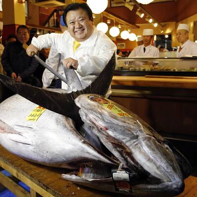 Der Restaurant-Betreiber Kiyoshi Kimura kaufte diesen Thunfisch für 1,3 Millionen Euro
