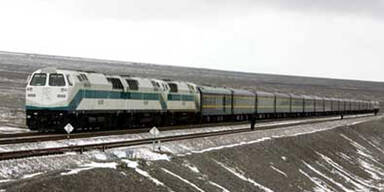 China plant Tunnel durch Mount Everest