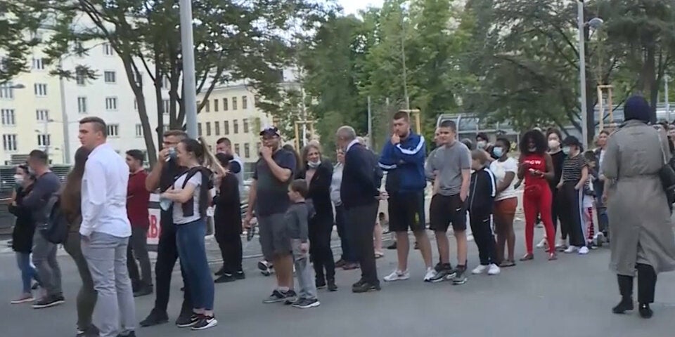 Mega-Stau vor Eis-Geschäft in Wien