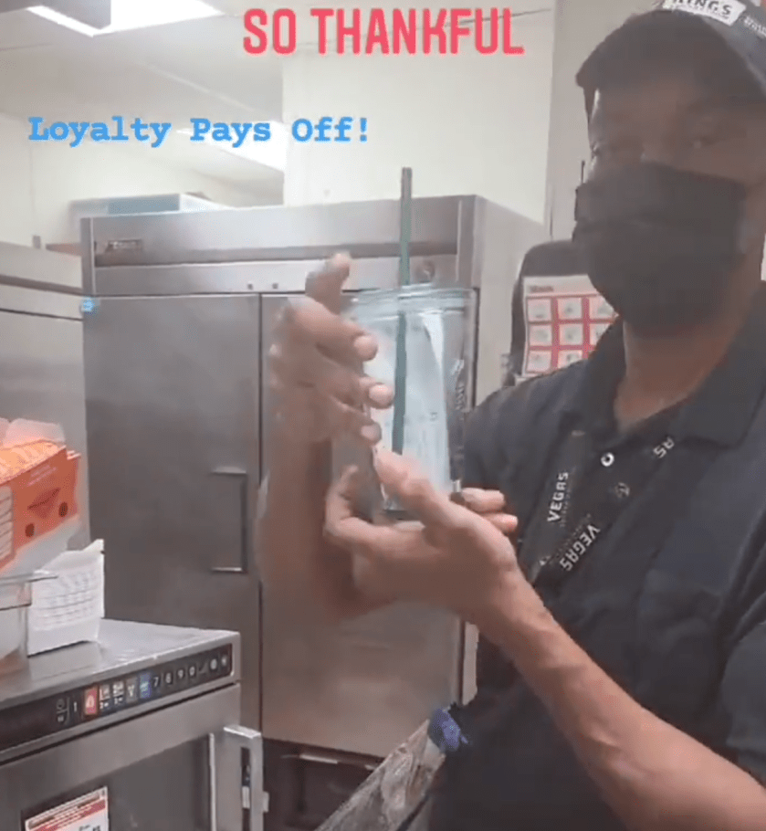 27 Jahre ohne Fehltag: DIESES Geschenk bekommt Burger-King-Mitarbeiter