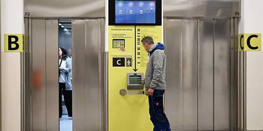 Liftfahrt mit Irrwegen in Tirol.