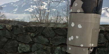 Mann schie&szlig;t mit Gewehr 24 Mal auf Radar