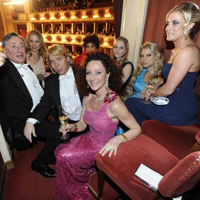 Richard Lugner und seine Stargäste treffen ein