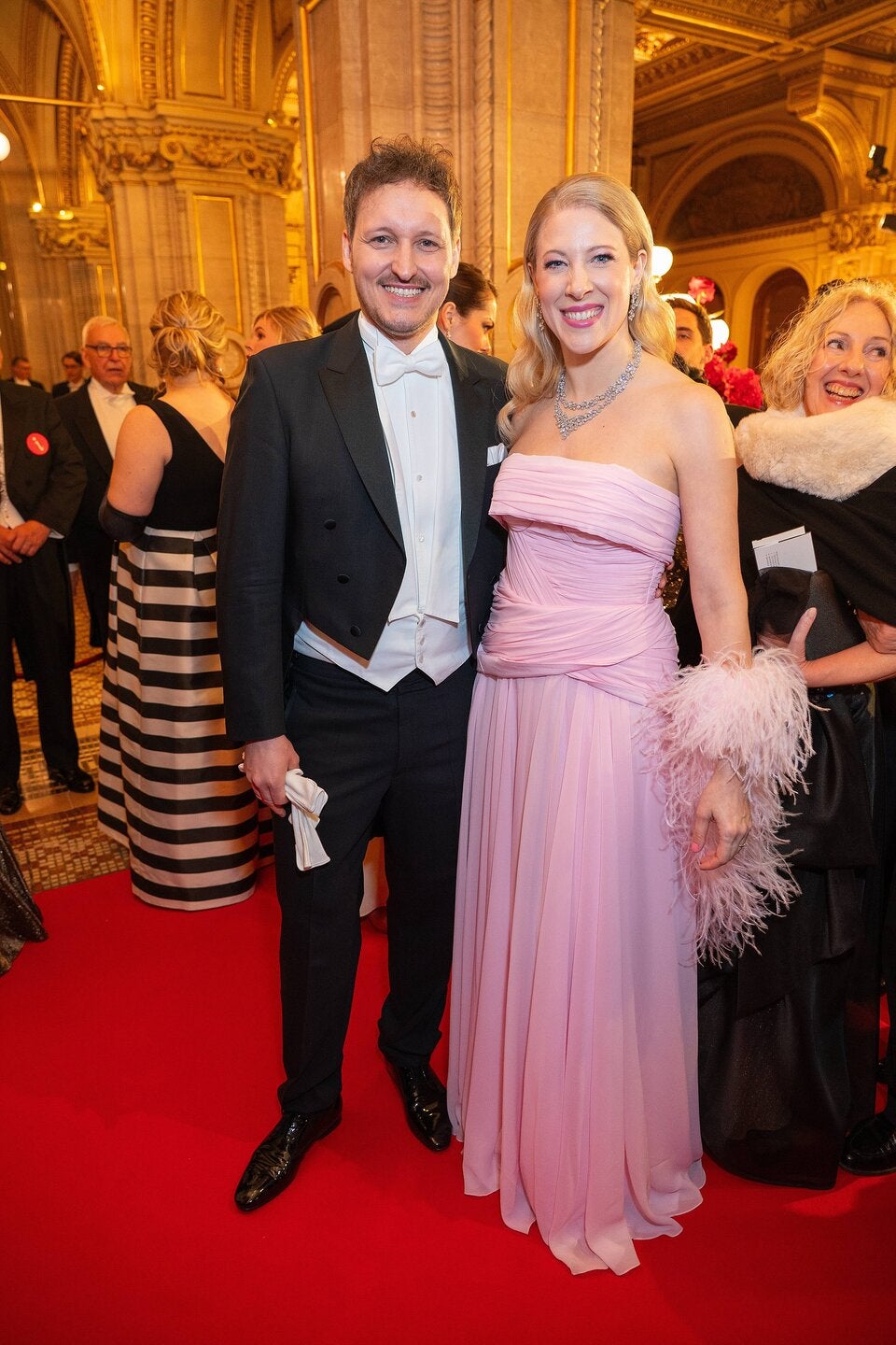 Jetzt abstimmen: Das große Roben-Voting zum Opernball 2026