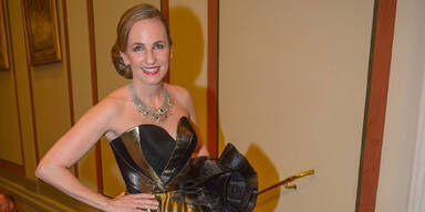 Neos wollen Aus f&uuml;r Opernball-Lady