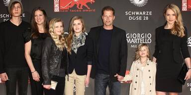 New Faces Award in Berlin: Der Schweiger-Clan feiert süße Emma