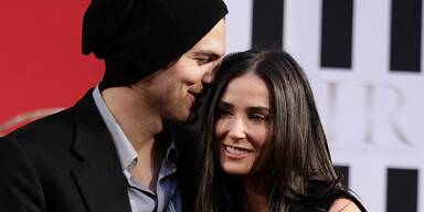 Demi Moore & Ashton Kutcher turteln in Linz