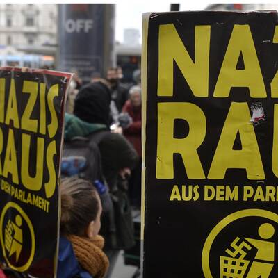 Demo gegen FPÖ-Burschenschafter im Parlament