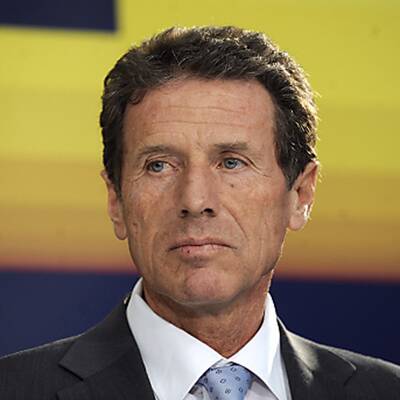 Drei Frauen, ein Uni-Rektor und ein Student