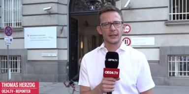 oe24.TV-Reporter Thomas Herzog