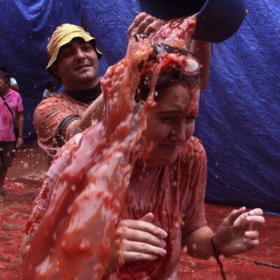 Unwetter bei größter Tomatenschlacht der Welt