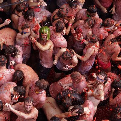 Unwetter bei größter Tomatenschlacht der Welt