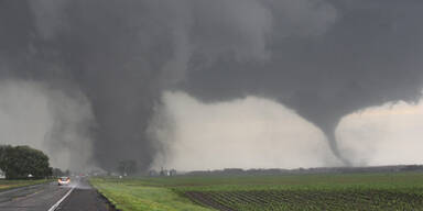 Zwillingstornado w&uuml;tet in Nebraska