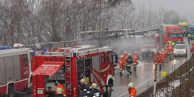 Bus auf der Tauernautobahn ausgebrannt