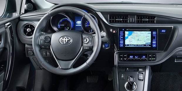 Toyota frischt Auris & Avensis auf