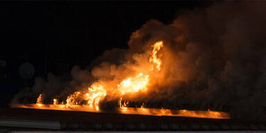 Großbrand in Traun - Halle in Flammen 