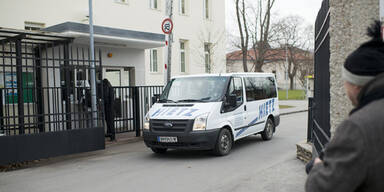 Asyl-Streit: Pröll siegt, droht aber weiter