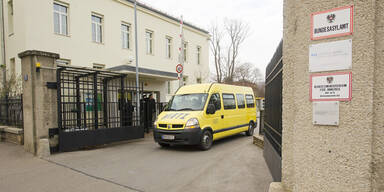 Asyl-Streit: Pröll siegt, droht aber weiter