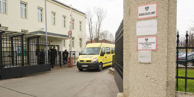 Asyl-Streit: Pröll siegt, droht aber weiter